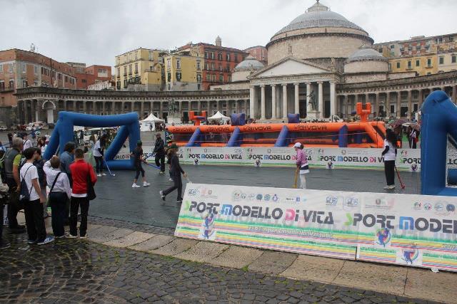 L'hockey a Piazza del Plebiscito